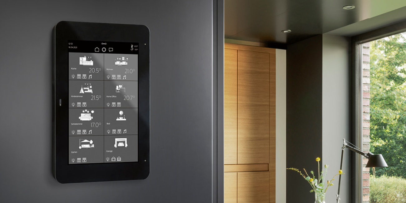 JUNG Smart Panel 8 bei Elektro Kraus in Langensendelbach